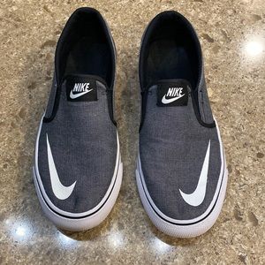 7 Youth Nike Slip On Sneakers